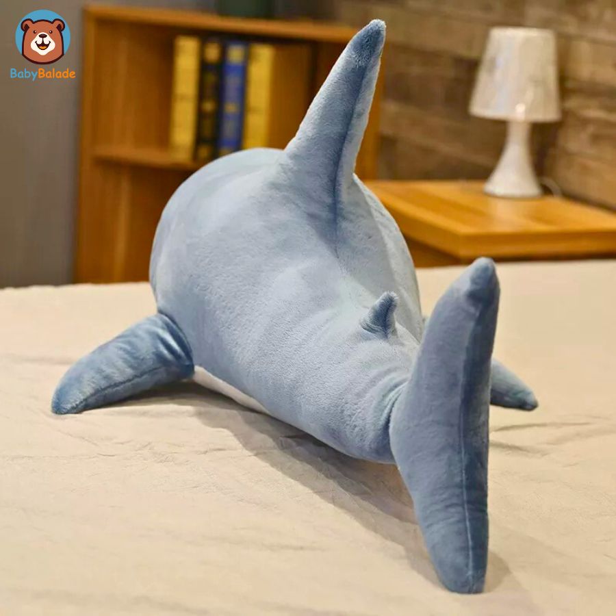 peluche requin vu de dos
