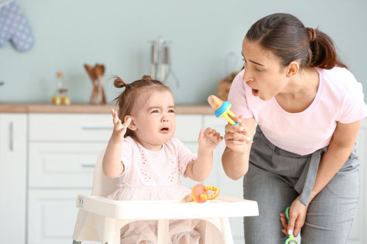 bébé et maman avec une tetine grignoteuse