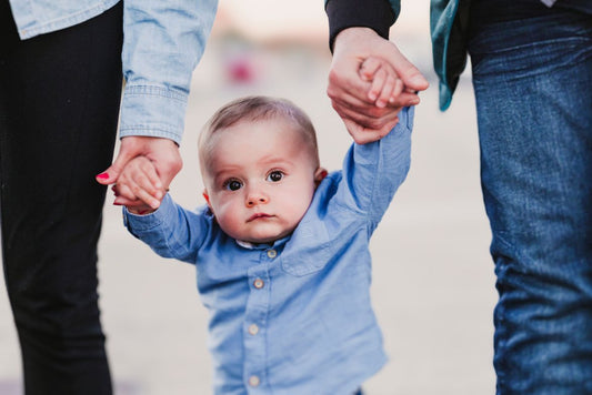 sorties avec bébé - les accessoires indispensables selon les saisons