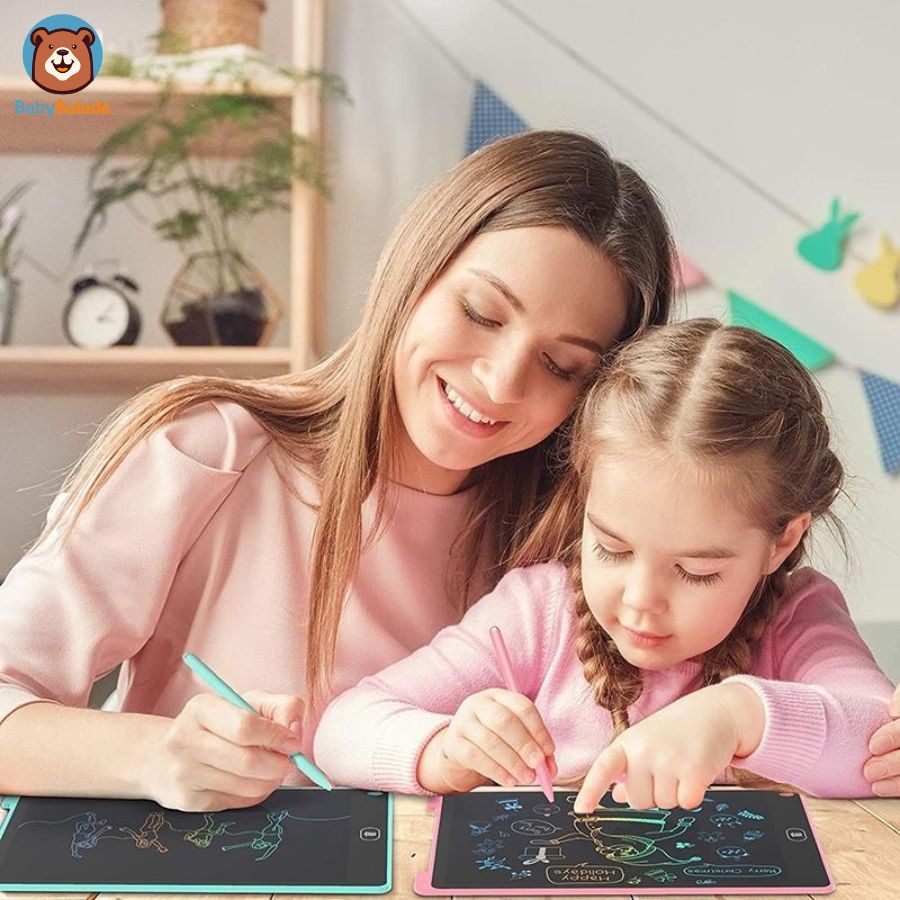 Tablette d'écriture et dessin LCD - Une maman et sa fille en train de dessiner ensemble